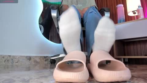 Lyhana Lee online show from October 2025 11:38:02 AM