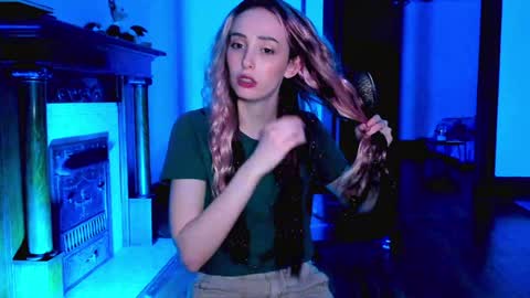 Snapshot of lylacdoll chatting on December 2024 12:59:02 AM LylacDoll online show from December 2024 12:59:02 AM