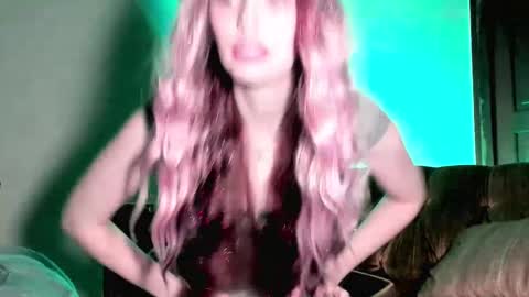 Snapshot of lylacdoll chatting on December 2024 01:25:01 AM LylacDoll online show from December 2024 01:25:01 AM