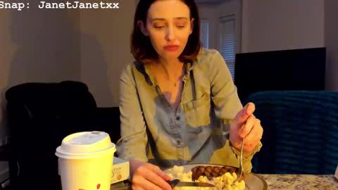 Snapshot of lylacdoll chatting on January 2026 10:34:01 PM LylacDoll online show from January 2026 10:34:01 PM