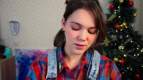 Snapshot of lyle_art chatting on January 2025 03:18:01 AM hi im Lyle online show from January 2025 03:18:01 AM