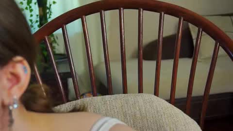 Snapshot of lyle_art chatting on February 2025 06:07:01 AM hi im Lyle online show from February 2025 06:07:01 AM