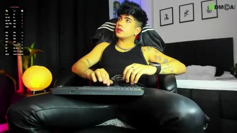 Snapshot of lylebennett_ chatting on June 2026 02:13:02 AM Lyle Bennett Freelance Model online show from June 2026 02:13:02 AM