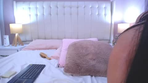 Snapshot of lyn_smith_ chatting on February 2025 07:36:01 PM Lyn online show from February 2025 07:36:01 PM