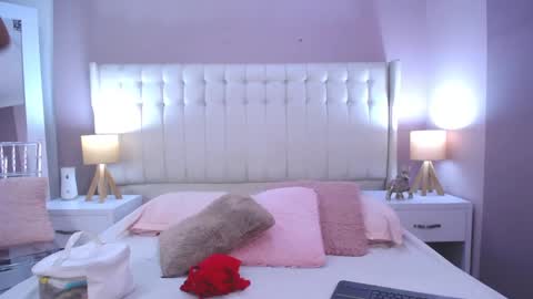 Snapshot of lyn_smith_ chatting on February 2025 11:20:02 AM Lyn online show from February 2025 11:20:02 AM