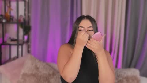 Snapshot of lynda_west chatting on November 2025 04:48:02 AM Lynda online show from November 2025 04:48:02 AM