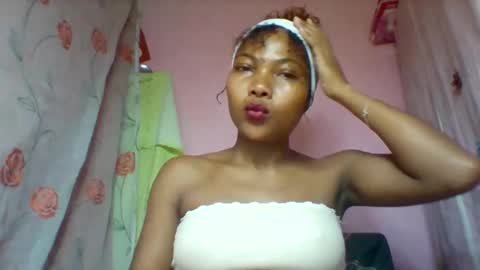 lyndah19 online show from February 2026 07:39:02 PM