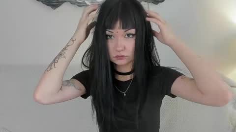 Snapshot of lyne19 chatting on April 2026 08:01:01 AM Mia online show from April 2026 08:01:01 AM