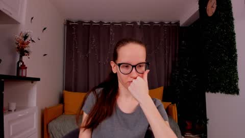 Snapshot of lynettebails chatting on January 2025 04:13:02 PM Sara online show from January 2025 04:13:02 PM