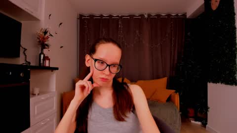 Snapshot of lynettebails chatting on January 2025 07:31:01 PM Sara online show from January 2025 07:31:01 PM