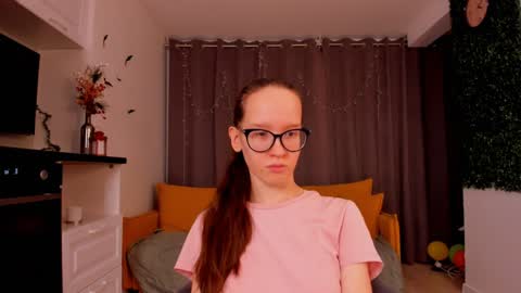 Snapshot of lynettebails chatting on January 2025 04:22:01 PM Sara online show from January 2025 04:22:01 PM