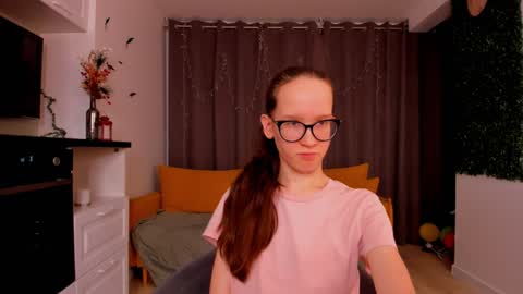 Snapshot of lynettebails chatting on January 2025 07:24:01 PM Sara online show from January 2025 07:24:01 PM