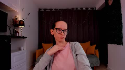 Snapshot of lynettebails chatting on February 2025 07:09:01 PM Sara online show from February 2025 07:09:01 PM