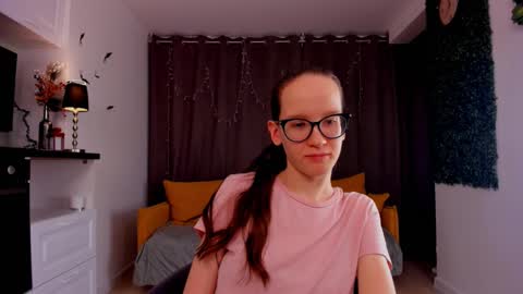 Snapshot of lynettebails chatting on February 2025 10:21:02 PM Sara online show from February 2025 10:21:02 PM