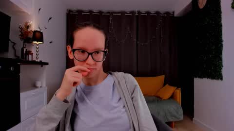 Snapshot of lynettebails chatting on February 2025 07:21:01 PM Sara online show from February 2025 07:21:01 PM