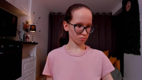 Snapshot of lynettebails chatting on February 2025 02:18:01 AM Sara online show from February 2025 02:18:01 AM