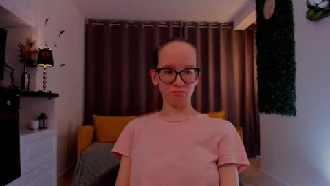 Snapshot of lynettebails chatting on March 2025 07:26:02 PM Sara online show from March 2025 07:26:02 PM