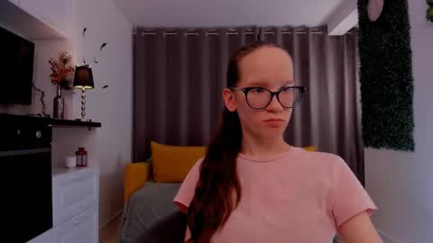 Snapshot of lynettebails chatting on March 2025 10:31:02 PM Sara online show from March 2025 10:31:02 PM