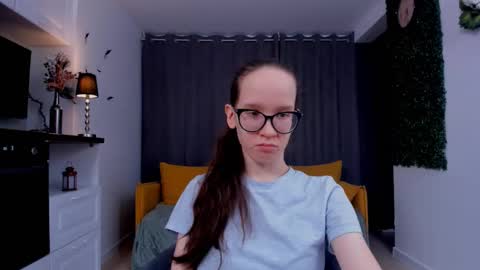 Snapshot of lynettebails chatting on March 2025 04:24:02 PM Sara online show from March 2025 04:24:02 PM