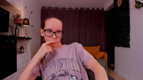 Snapshot of lynettebails chatting on March 2025 07:22:01 PM Sara online show from March 2025 07:22:01 PM