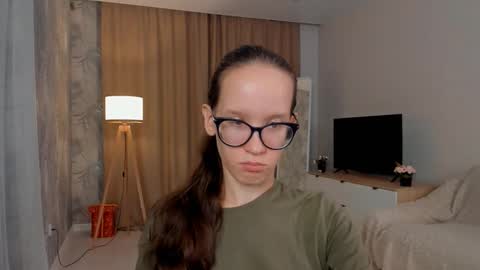 Snapshot of lynettebails chatting on September 2025 04:28:01 PM Sara online show from September 2025 04:28:01 PM