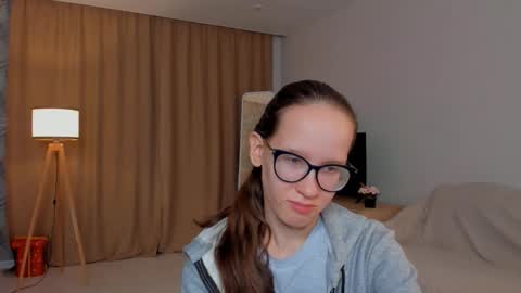 Snapshot of lynettebails chatting on September 2025 04:07:02 PM Sara online show from September 2025 04:07:02 PM