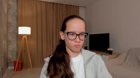 Snapshot of lynettebails chatting on September 2025 04:18:01 PM Sara online show from September 2025 04:18:01 PM