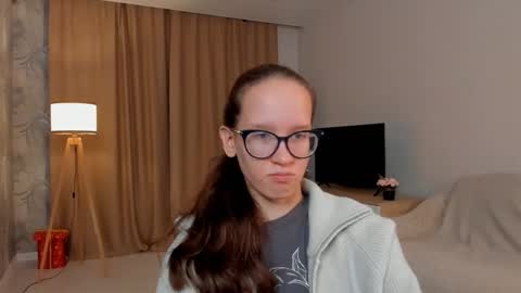 Snapshot of lynettebails chatting on September 2025 04:29:02 PM Sara online show from September 2025 04:29:02 PM