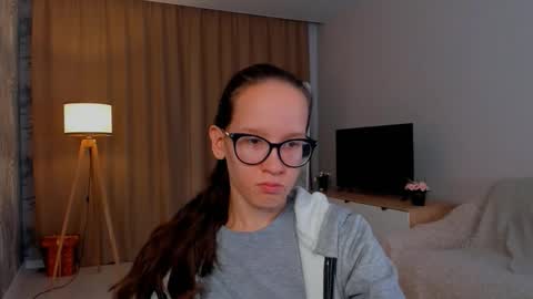 Snapshot of lynettebails chatting on September 2025 04:17:01 PM Sara online show from September 2025 04:17:01 PM