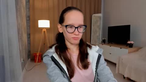 Snapshot of lynettebails chatting on September 2025 04:08:01 PM Sara online show from September 2025 04:08:01 PM