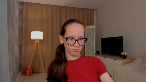 Snapshot of lynettebails chatting on September 2025 04:19:01 PM Sara online show from September 2025 04:19:01 PM