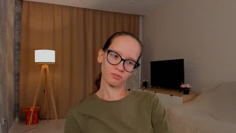 Snapshot of lynettebails chatting on September 2025 04:07:01 PM Sara online show from September 2025 04:07:01 PM