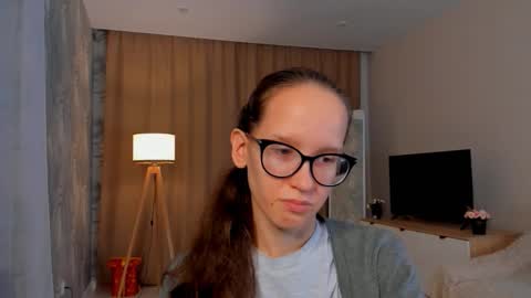 Snapshot of lynettebails chatting on September 2025 04:08:02 PM Sara online show from September 2025 04:08:02 PM