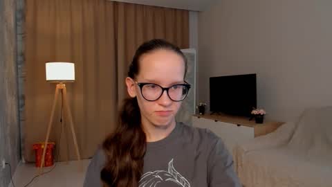 Snapshot of lynettebails chatting on September 2025 04:10:02 PM Sara online show from September 2025 04:10:02 PM