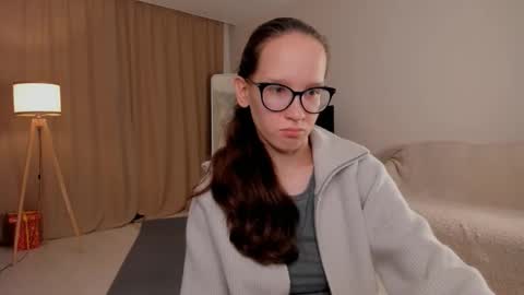 Snapshot of lynettebails chatting on September 2025 04:21:02 PM Sara online show from September 2025 04:21:02 PM