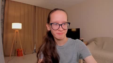 Snapshot of lynettebails chatting on September 2025 04:11:01 PM Sara online show from September 2025 04:11:01 PM