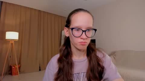 Snapshot of lynettebails chatting on September 2025 04:12:02 PM Sara online show from September 2025 04:12:02 PM