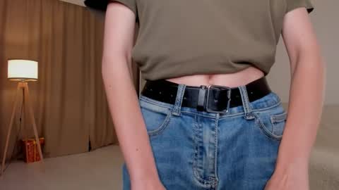 Snapshot of lynettebails chatting on October 2025 04:13:02 PM Sara online show from October 2025 04:13:02 PM