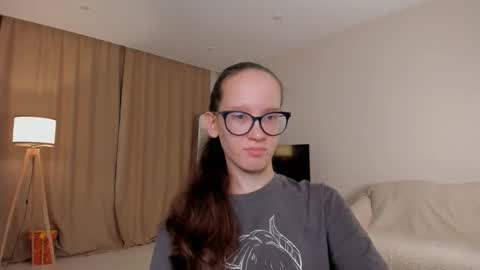 Snapshot of lynettebails chatting on October 2025 04:26:01 PM Sara online show from October 2025 04:26:01 PM