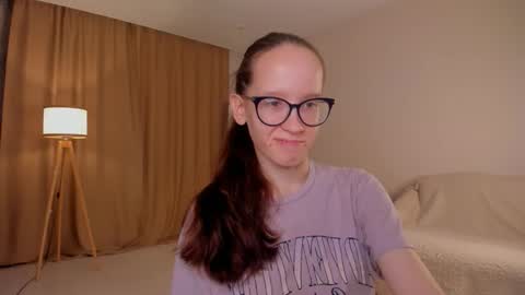 Snapshot of lynettebails chatting on October 2025 04:06:02 PM Sara online show from October 2025 04:06:02 PM