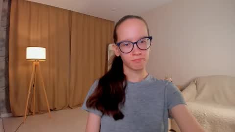 Snapshot of lynettebails chatting on October 2025 04:19:01 PM Sara online show from October 2025 04:19:01 PM