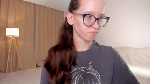 Snapshot of lynettebails chatting on October 2025 04:20:02 PM Sara online show from October 2025 04:20:02 PM