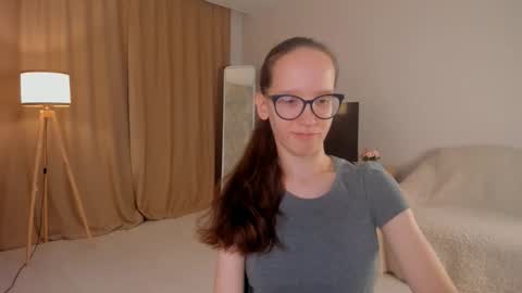 Snapshot of lynettebails chatting on October 2025 04:07:01 PM Sara online show from October 2025 04:07:01 PM