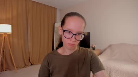 Snapshot of lynettebails chatting on October 2025 04:51:02 PM Sara online show from October 2025 04:51:02 PM