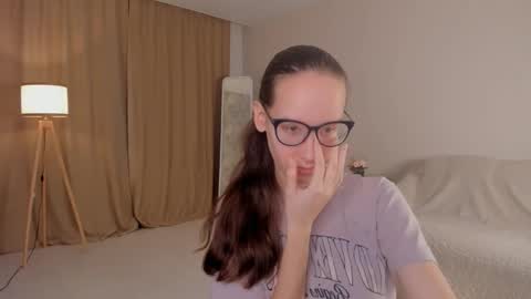 Snapshot of lynettebails chatting on October 2025 04:25:02 PM Sara online show from October 2025 04:25:02 PM