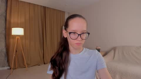 Snapshot of lynettebails chatting on October 2025 04:02:02 PM Sara online show from October 2025 04:02:02 PM