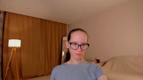 Snapshot of lynettebails chatting on October 2025 04:42:01 PM Sara online show from October 2025 04:42:01 PM