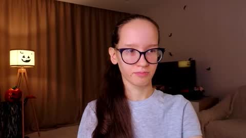 Snapshot of lynettebails chatting on November 2025 04:07:02 PM Sara online show from November 2025 04:07:02 PM