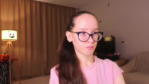 Snapshot of lynettebails chatting on November 2025 04:05:01 PM Sara online show from November 2025 04:05:01 PM