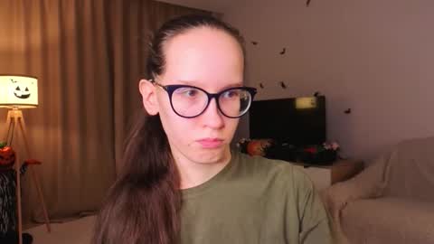 Snapshot of lynettebails chatting on November 2025 04:06:01 PM Sara online show from November 2025 04:06:01 PM